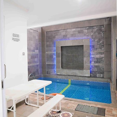 Schones Haus Private Pool & Netflix By Grorental Бандунг Екстериор снимка