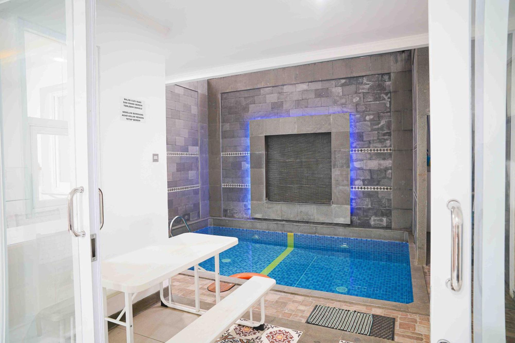 Schones Haus Private Pool & Netflix By Grorental Бандунг Екстериор снимка