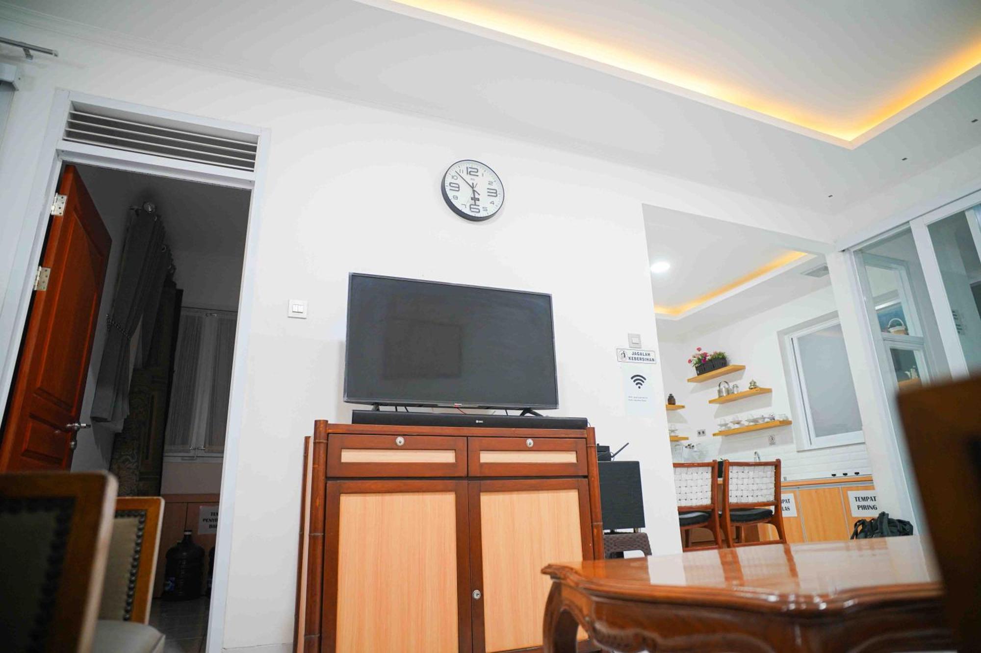 Schones Haus Private Pool & Netflix By Grorental Бандунг Екстериор снимка