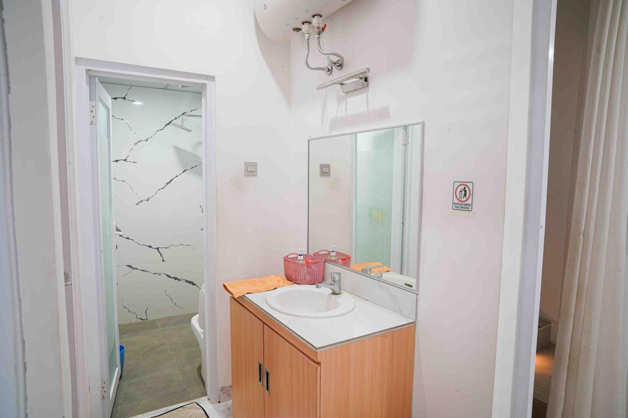 Schones Haus Private Pool & Netflix By Grorental Бандунг Екстериор снимка
